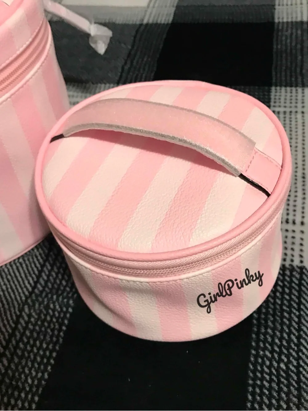 VICTORIA’S SECRET 2 PIECE VANITY MAKEUP/STORAGE CASES IN HERITAGE STRIPES